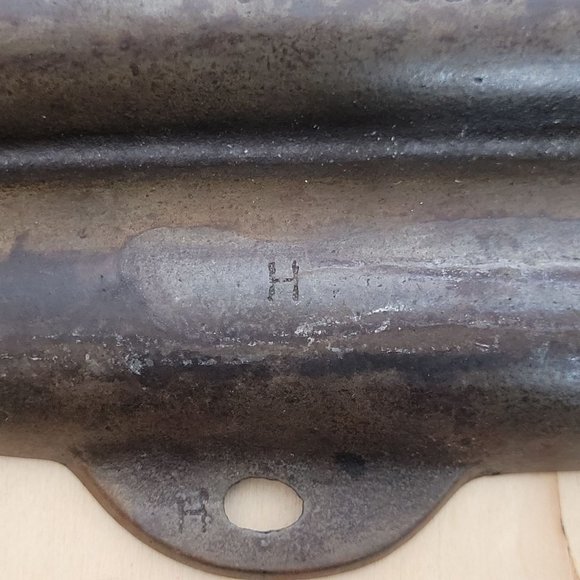 Vintage Cast Iron Cornbread Pan Made in USA Makes 7 Corn Shaped Loaves Metal - Picture 9 of 9